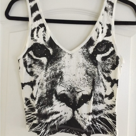 The Classic Tops - Crop top with cat face and lace back